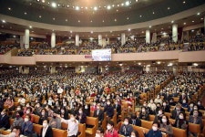 위드 코로나 첫 주일, 줄 서서 입장한 여의도순복음교회