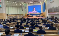 목사 정년 연장, “사회적 비난 우려” vs “작은교회 청빙난”