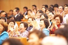 코로나 우울증 날리고 교회 부흥 일으키는 ‘웃음치료세미나’ 화제