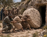 주변 사람들이 돌을 옮기고 나서야, 나사로를 살리신 예수님