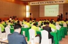 민주 워크숍, 비장함과 진지함...83명 총단결 강조