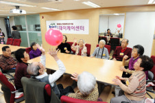 [서울]동대문구, 데이케어센터로 어르신 돌봄 서비스 ‘굿~’