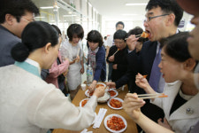 [서울] 성북구, 학교 김치공급업체 선정 품평회 ‘성황’