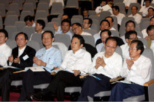 한나라당 연찬회, 친박계 격렬한 복지공세