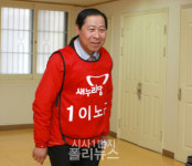 [4.11총선 포토] 월계동 경로당 찾은 이노근 후보