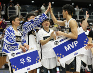 [KBL] MVP 수상하는 하윤기