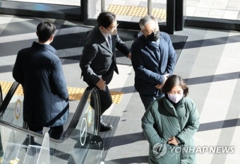 검찰소환 앞둔 이재명, 초선 강경파 '처럼회'와 오찬 회동...