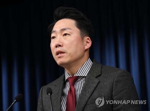 이재명 대통령, 강유정 대변인 임명 발표 및 안보 강조, 국정원장 및 국무총리 후보자 공개하여 정부 출범 예고