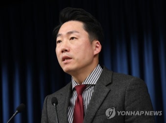 이재명 부대변인 사의, 대통령실 대변인-부대변인 공석