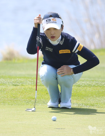 [KLPGA] 지난해 신인왕 이예원, '롯데렌터카 여자오픈' 2R 5타 차 단독 선두