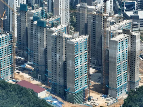 남양주 아파트 주차장 옹벽 붕괴, 주민 40가구 긴급 대피...안전 우려 확산
