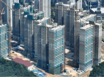 남양주 아파트 주차장 옹벽 붕괴, 주민 40가구 긴급 대피...안전 우려 확산