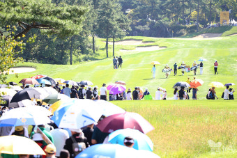 [KLPGA] 이가영-박지영-이예원, '선두 조 따르는 인산인해 갤러리'