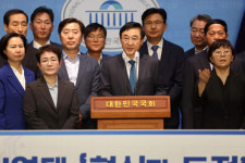 민주 전직 기초단체장 42명 