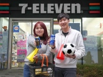 세븐일레븐, 아시아 축구대회 우승 기원…맥주와 치킨 초특가에 드립니다