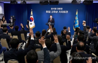 외신기자들도 절레절레…대통령 기자회견에서 나온 동문서답