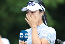 [KLPGA] 우승 윤이나, 인터뷰 도중 눈물이 줄줄~