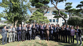 이명박 前대통령, 경북도 화공특강 300회 참석 축사