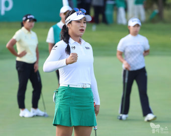[KLPGA] 윤이나, '마지막홀 버디 성공으로 단독 2위'