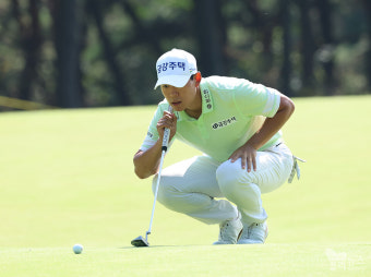[KPGA] 그린 체크하는 신용구