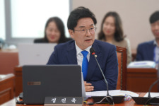 [2024 국감_산자위] 정진욱 강원랜드 도박중독 관리 센터장에 경력 없는 인사 임명 비판