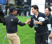 [KPGA] 장유빈, '우승 축하합니다~'