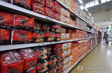 글로벌 인기 K-라면, 엇갈린 성적표...수출이 키포인트