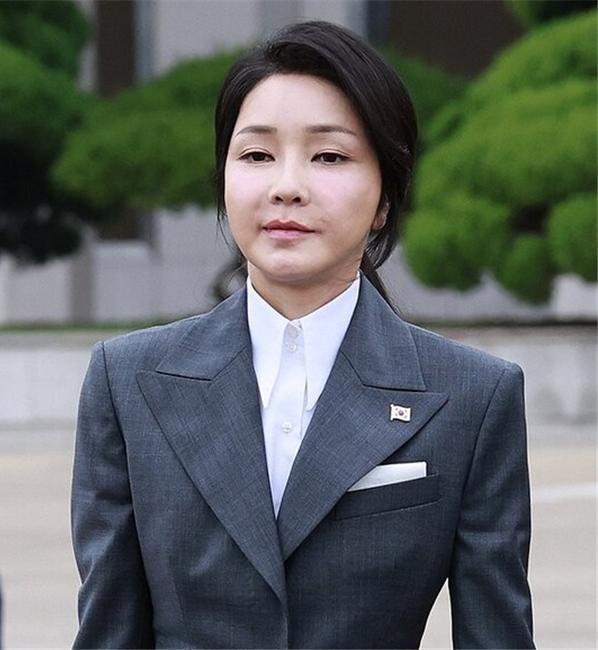 김건희 여사 집사 관련 특검, 신한은행과 경남스틸 관련자 출석조사

