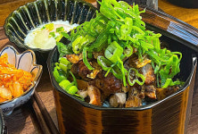 생방송투데이 숯불 닭구이 덮밥, 환상의 식감 자랑