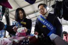 [포토] 윤병태 나주시장 많이 파세요
