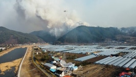산청군 시천면 산불진화 중 역풍에 2명 숨지고, 2명 실종 상태