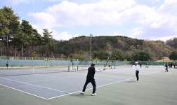 거창군, 협회장배 테니스대회 성황…300명 동호인 열전
