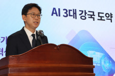 '李 정부 첫 임명' 배경훈 과기부 장관 임기 시작...대통령실, 강선우 논란에 