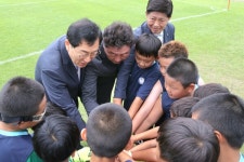 주낙영 경주시장, 전국  유소년 축구대회 땀흘리는 선수들 격려