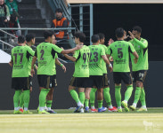 [포토] 축하 받는 모따