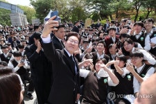 제66회 4·19혁명 기념식 거행…작은 불빛 모여 국민통합의 길로