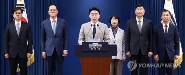 李대통령, 靑 수석 참모진 개편…홍보 성기홍, 민정 한찬식, 사회 김경자