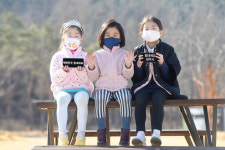 경기 양주시 옥정중앙공원을 찾은 아이들의 응원 메시지… ‘대한민국, 힘내세요’, ‘힘내세요, 양주시’