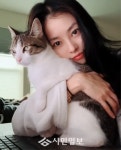 서정희 딸 서동주  코코랑 따뜻한 재택근무 시간 #자세히보면 #뒤에 #레아다리보임 #사람처럼누워있음 ㅋ