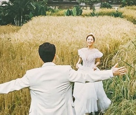 ‘온라인 뜨겁게’ 색다른 한 장의 사진?... ‘전혜빈신랑’ 화제 속 핫이슈 등극 | 포토뉴스