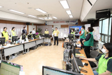 코로나 차단 최일선 근무자 격려