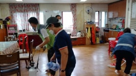 고양시 행주동 지역사회보장협의체, 코로나19 예방을 위한 경로당 소독 및 청소 실시
