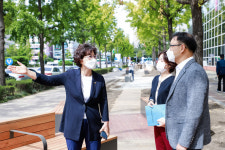박희자 강동구의원, 강동대로 수로 개선현장 방문