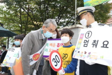 경남  창원교육지원청, 웅남초등학교서 등굣길 유관기관 연합 캠페인