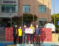 시흥시 정왕재활용협회, 정왕본동행정복지센터에 어려운 이웃을 위해 라면 및 화재대피용 손수건 등 물품 전달