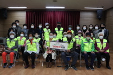 하당노인복지관, 네이버 해피빈과 함께하는 “안전조끼와 행복밥상” 지원 행사 진행