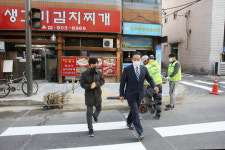 이백균 강북구의원, 구의회~가오리사거리 중간지점 횡단보도 신설 현장 점검