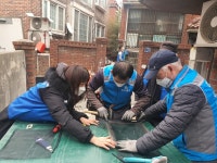 양천구 목2동 주민센터, 윈드클린과 달거리 경로당 방충망 설치 지원