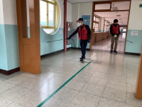 성북구 돈암초등학교 동문회·주민자치회, 돈암초등학교 방역 봉사활동 전개