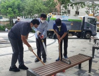 조윤섭 강북구의원, 수유일공원 일대 청소 및 방역활동 전개